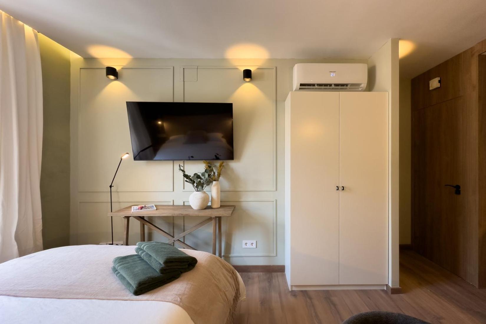 Oasis Suites Near Picasso Museum Barcelona Exterior photo